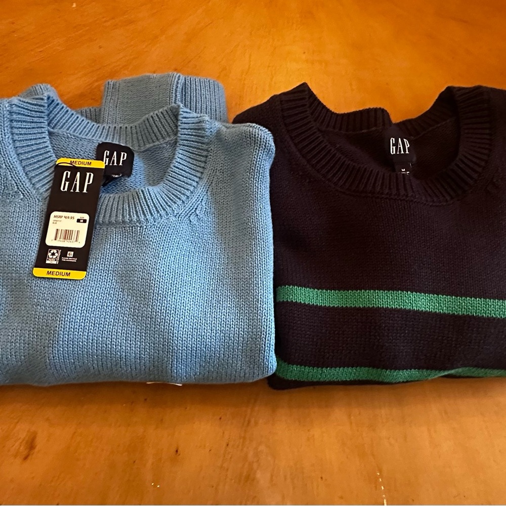 2 GAP crew neck  Sweaters M new